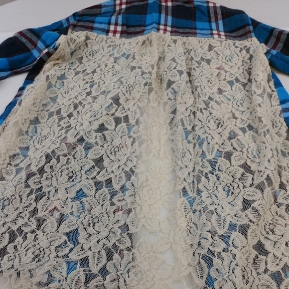 Hint of Mint Flannel and Floral Lace Button Up - Picture 6 of 10